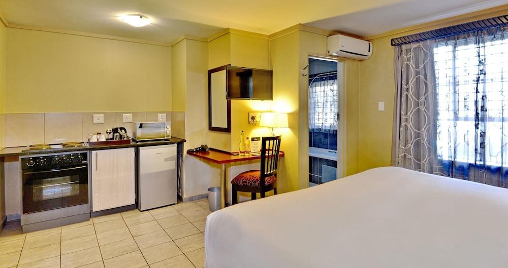 Fortis Hotel Manor Pretoria Bagian luar foto