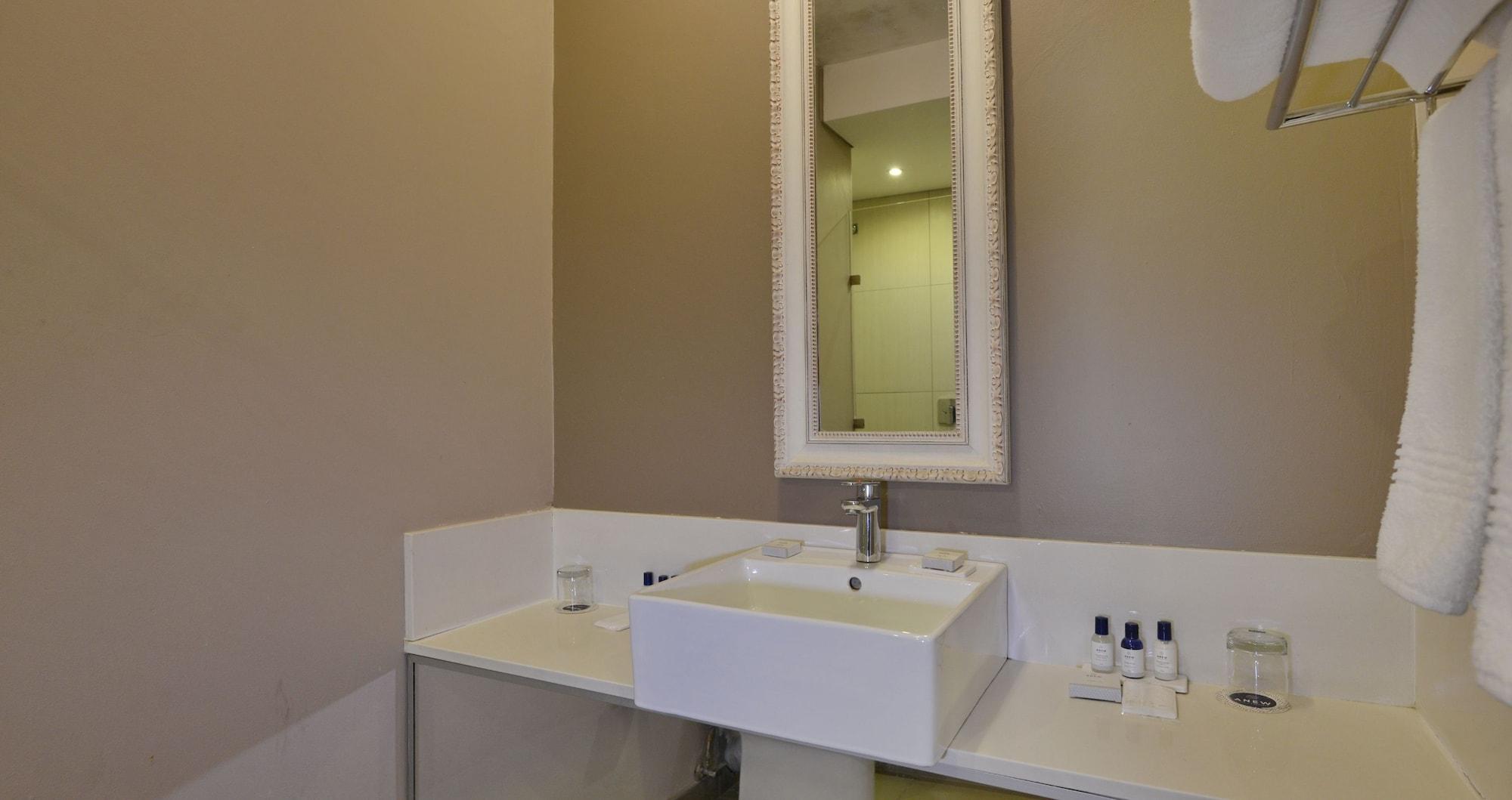 Fortis Hotel Manor Pretoria Bagian luar foto
