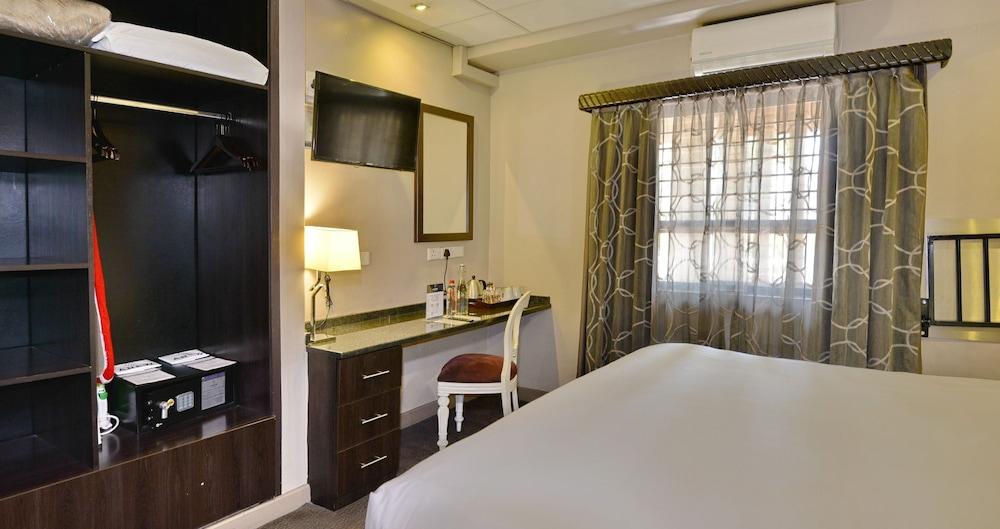 Fortis Hotel Manor Pretoria Bagian luar foto