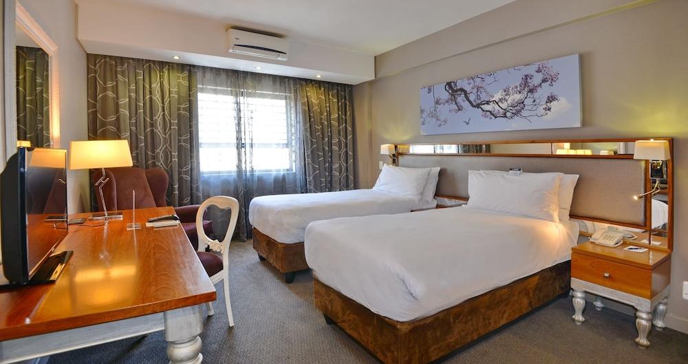 Fortis Hotel Manor Pretoria Bagian luar foto