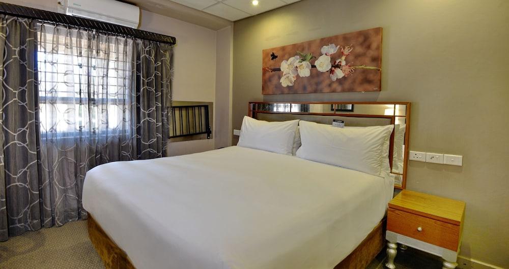 Fortis Hotel Manor Pretoria Bagian luar foto