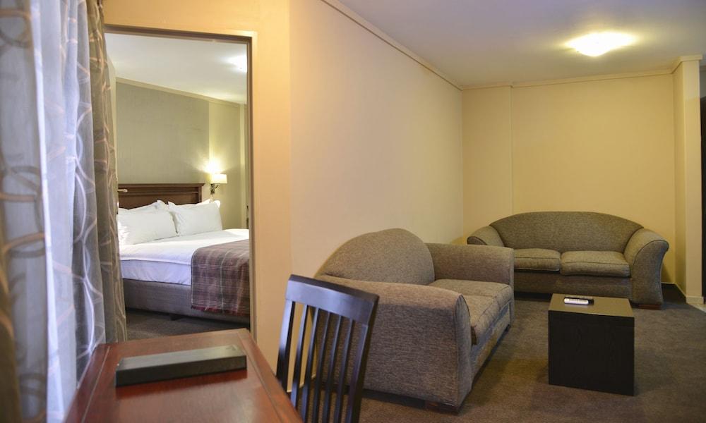 Fortis Hotel Manor Pretoria Bagian luar foto